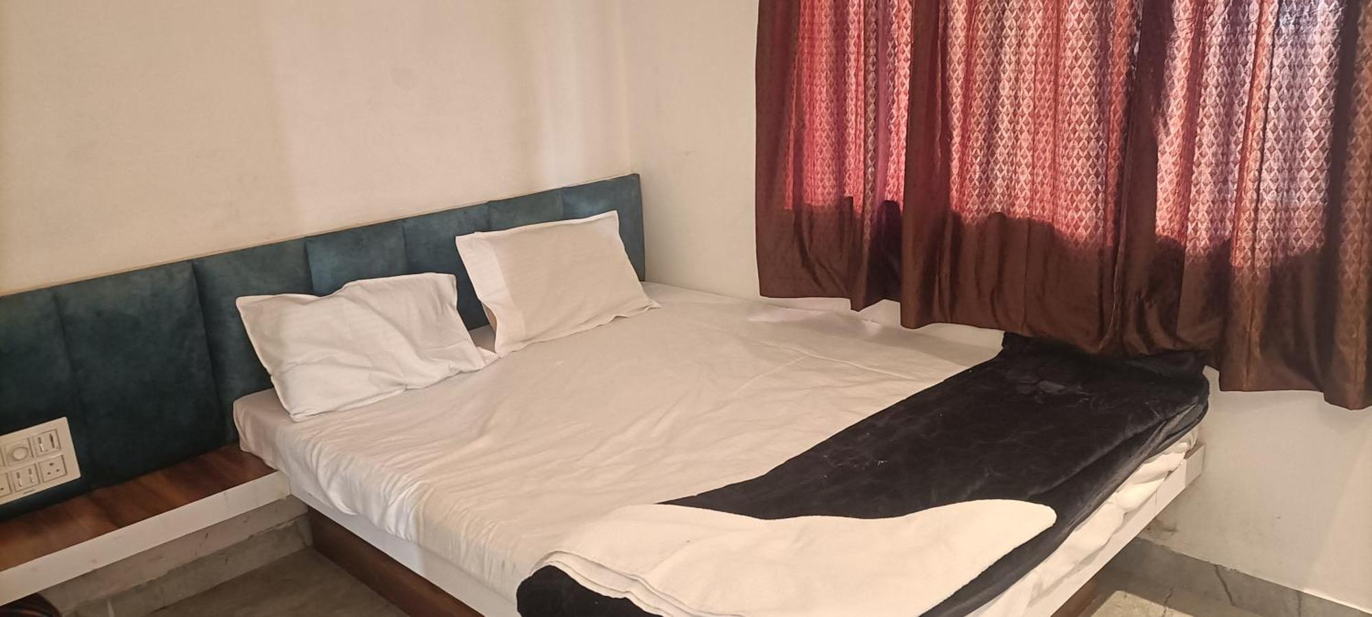 Maharaja Guest House Nashikkar Akalkot Экстерьер фото