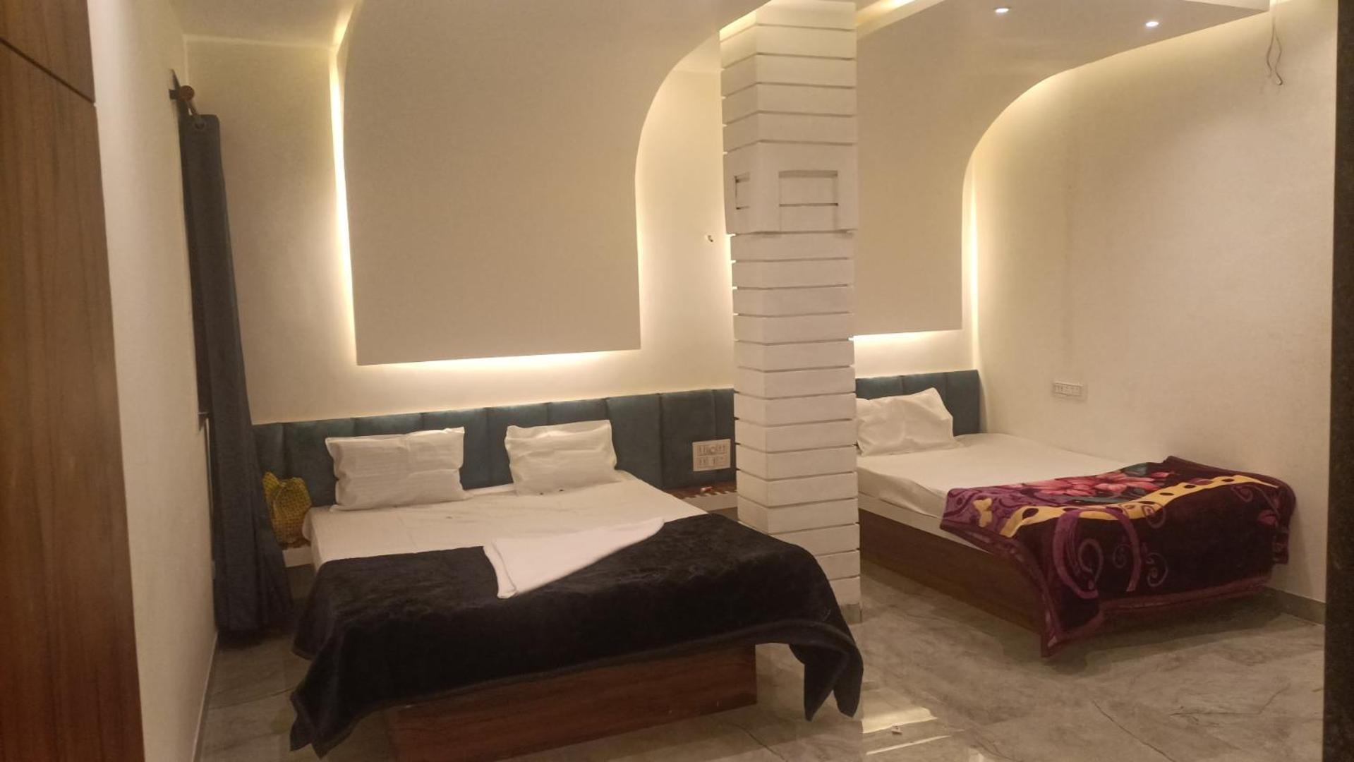 Maharaja Guest House Nashikkar Akalkot Экстерьер фото