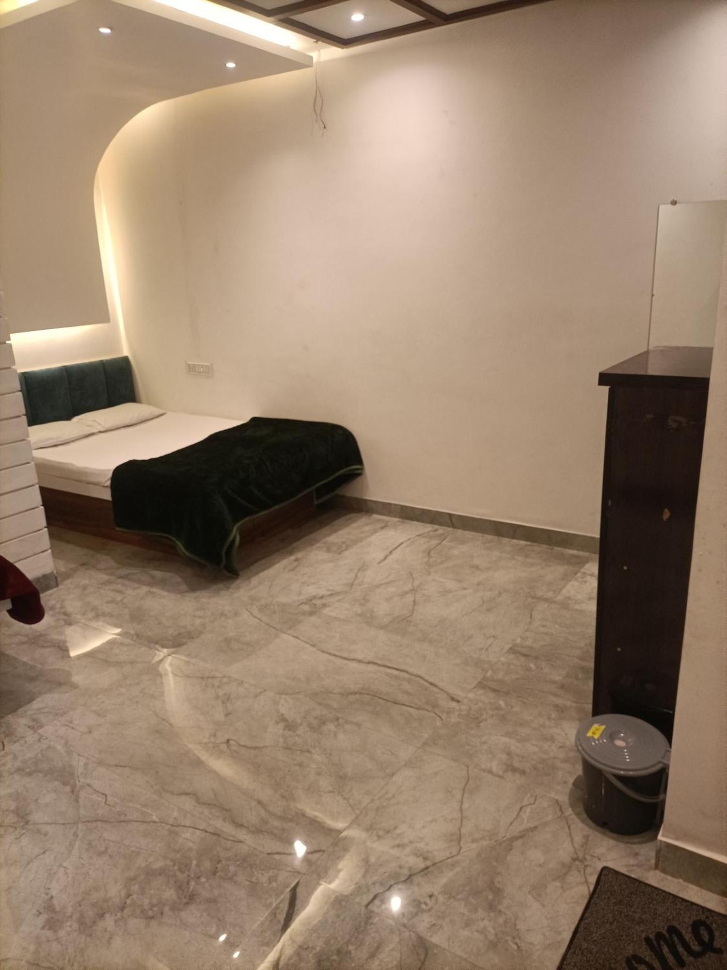 Maharaja Guest House Nashikkar Akalkot Экстерьер фото
